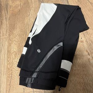 Lululemon white and black legging